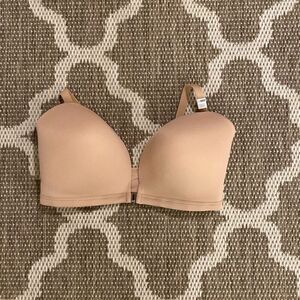 Victoria’s Secret wear  everywhere lightly lined bra size 34DDD ￼